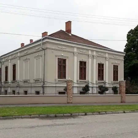 Rozsakert Vendeghaz *